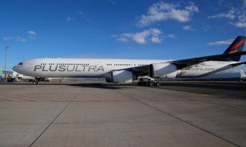 La aerolínea Plus Ultra publica una oferta de trabajo para tripulantes de cabina de pasajeros en España