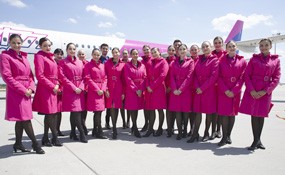 Nuevas ofertas de trabajo en Wizz Air para azafatas y auxiliares de vuelo en sus bases europeas