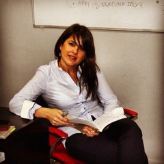 Maria Arcas nos acoge en Air Hostess Santiago y nos cuenta cómo empezó su andadura por los aires