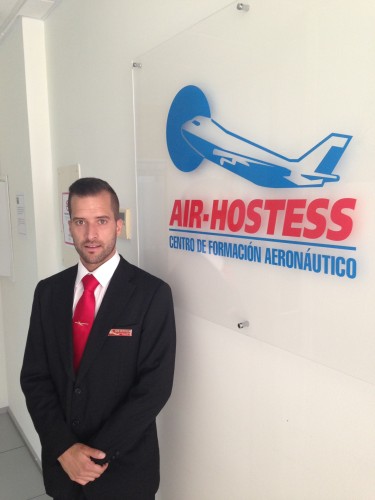 Marcos Venegas, alumno realizando el curso de TCP en Air-Hostess Málaga nos cuenta su experiencia.