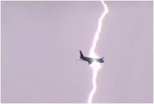 ¿Qué sucede si un avión es alcanzado por un rayo?